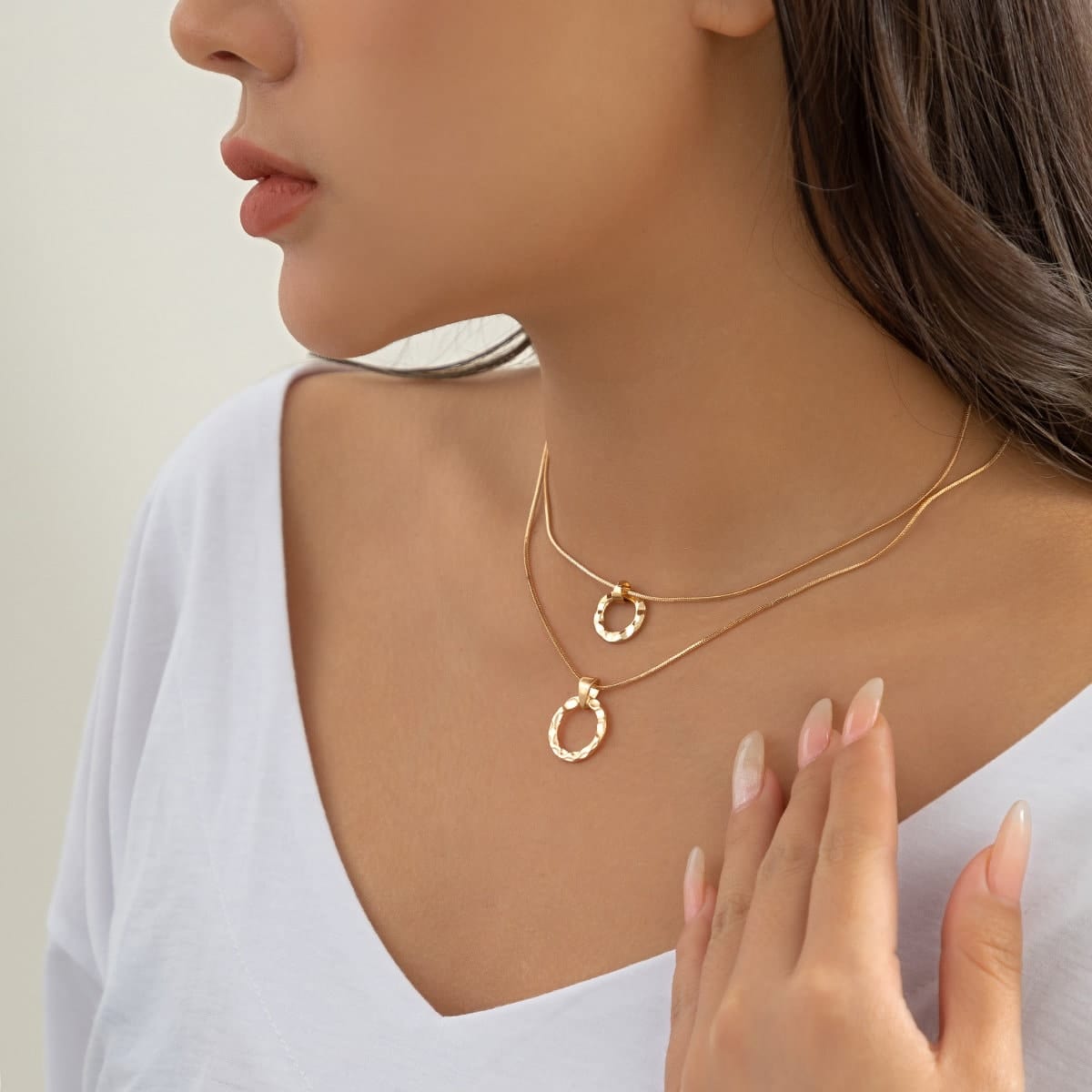 Dainty Layered Metallic Halo Pendant Chain Necklace Set
