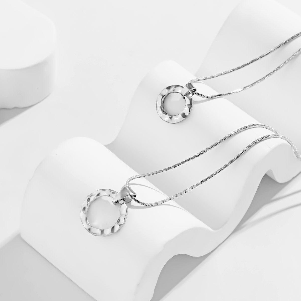 Dainty Layered Metallic Halo Pendant Chain Necklace Set